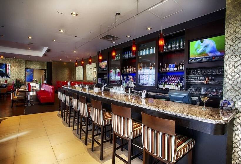 Pinnacle Hotel At The Pier