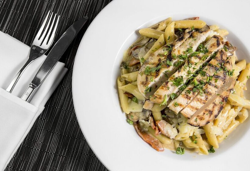 Pinnacle Hotel At The Pier