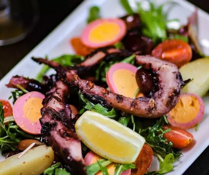 Pinnacle Hotel At The Pier