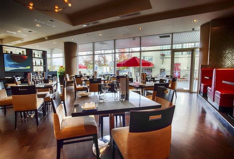 Pinnacle Hotel At The Pier