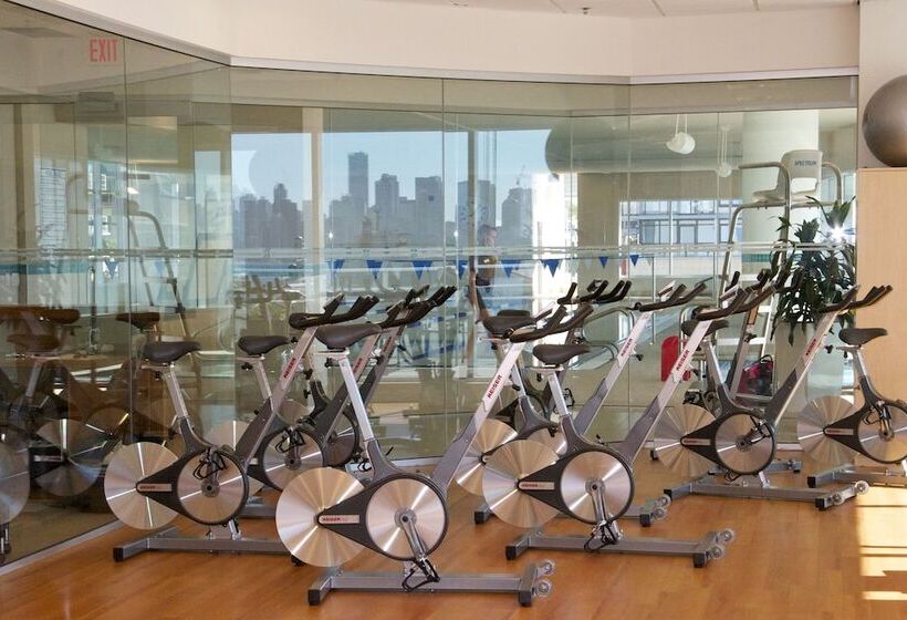 Pinnacle Hotel At The Pier