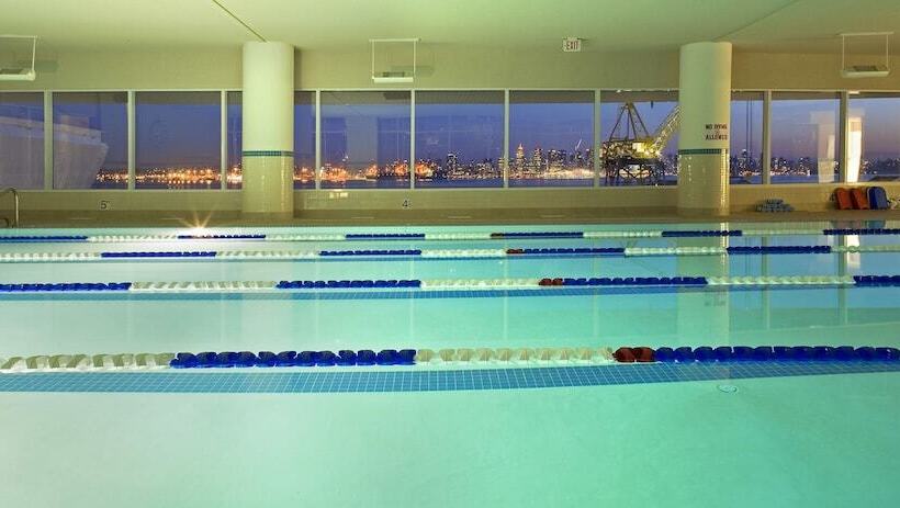 Pinnacle Hotel At The Pier