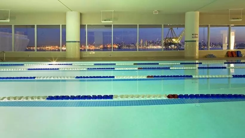 Pinnacle Hotel At The Pier