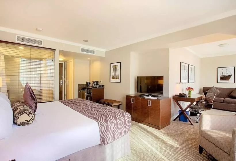 Pinnacle Hotel At The Pier