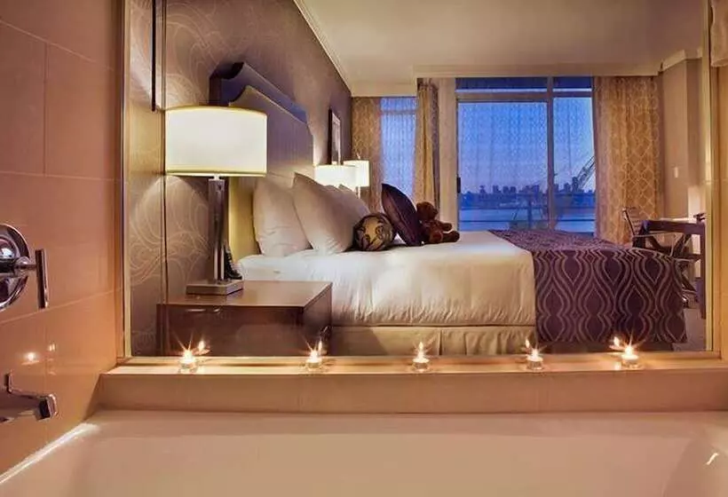 Pinnacle Hotel At The Pier