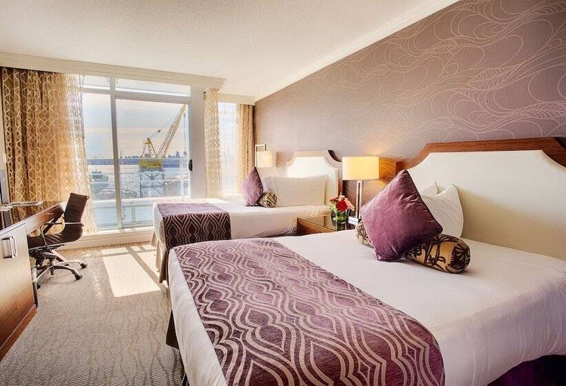 Pinnacle Hotel At The Pier