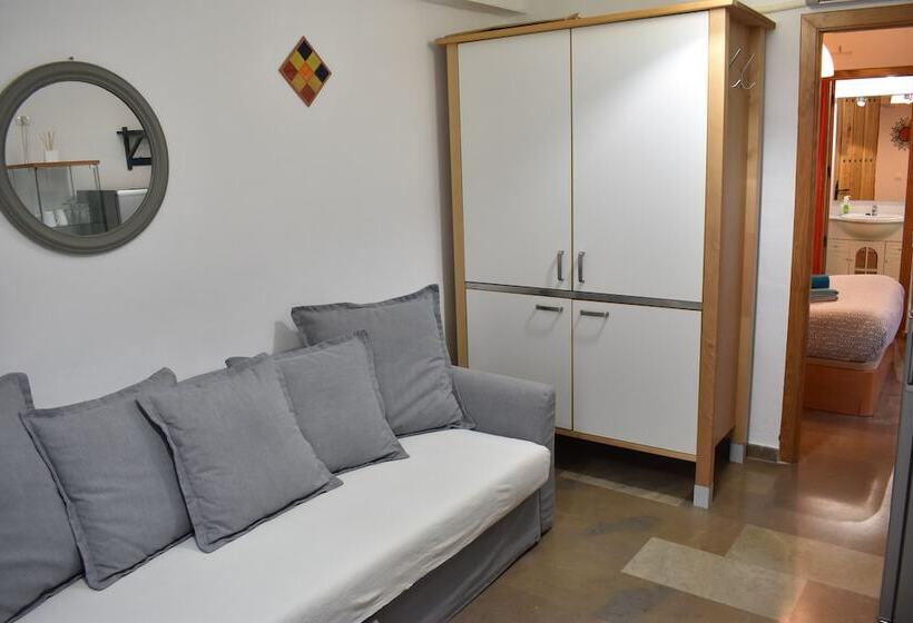 Golondrinas De La Alhambra