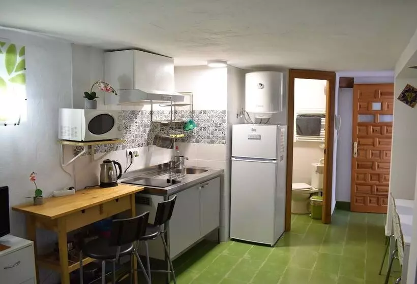 Golondrinas De La Alhambra