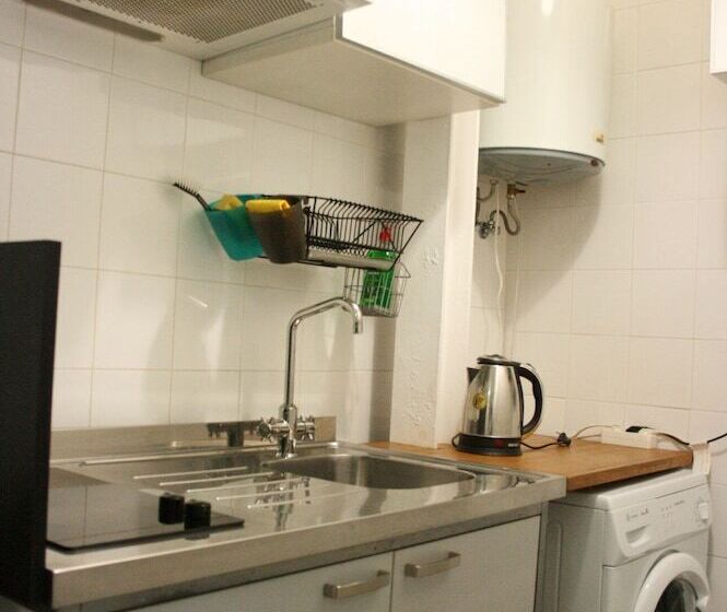 Golondrinas De La Alhambra