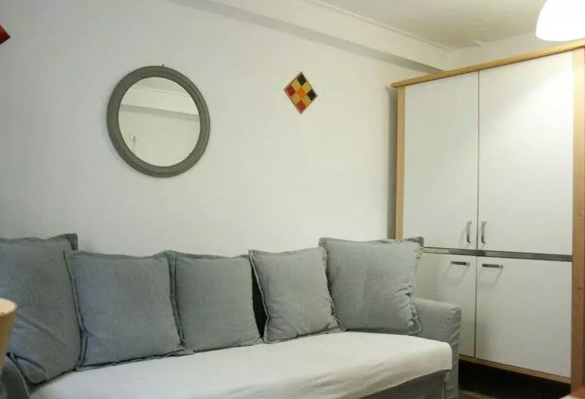 Golondrinas De La Alhambra