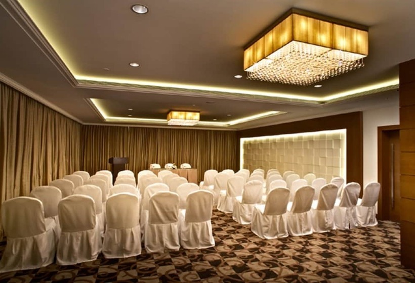 Отель Adarsh Hamilton