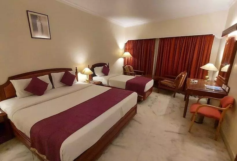 호텔 Annamalai International