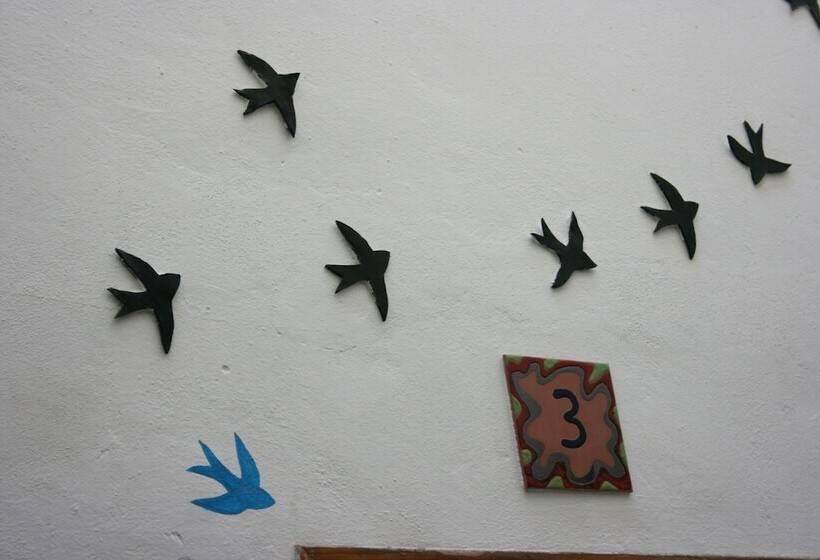 Golondrinas De La Alhambra