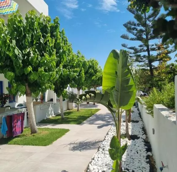 Leonidas Studios & Apartments