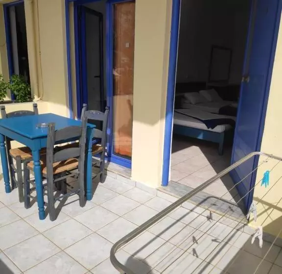 Leonidas Studios & Apartments