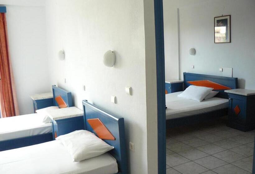 Leonidas Studios & Apartments