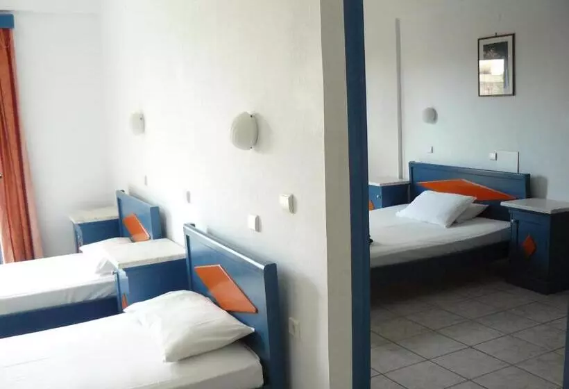 Leonidas Studios & Apartments