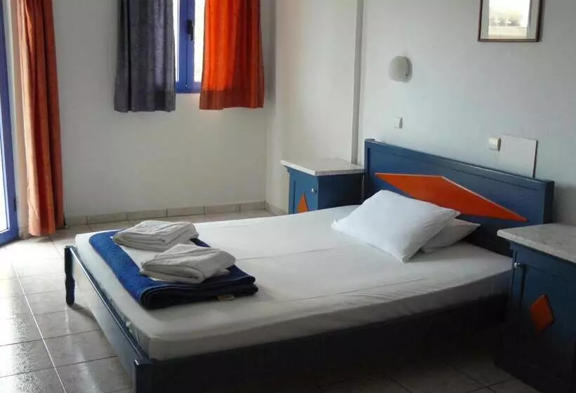 Leonidas Studios & Apartments