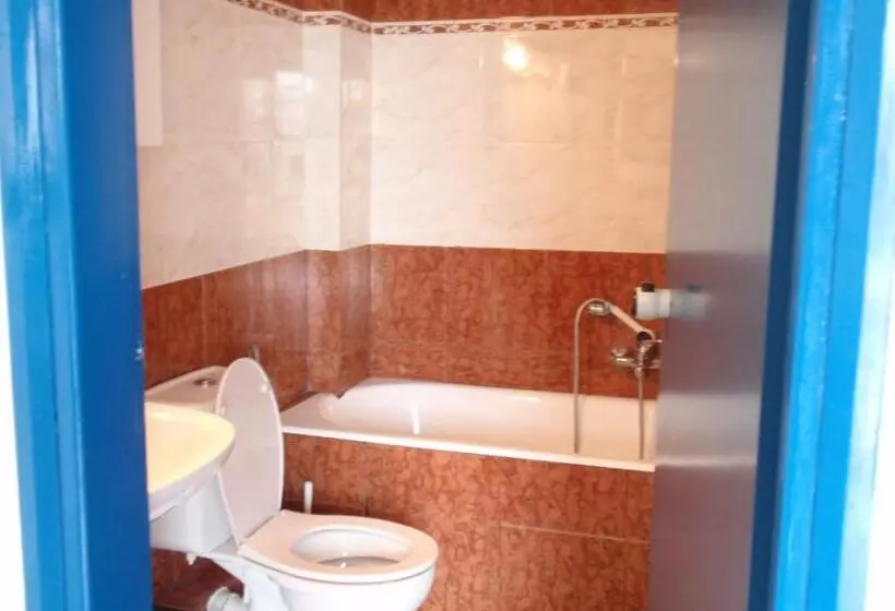 Leonidas Studios & Apartments