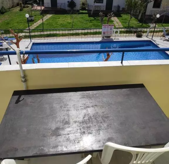 Leonidas Studios & Apartments