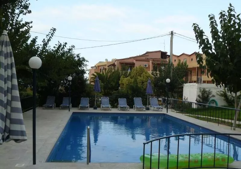 Leonidas Studios & Apartments