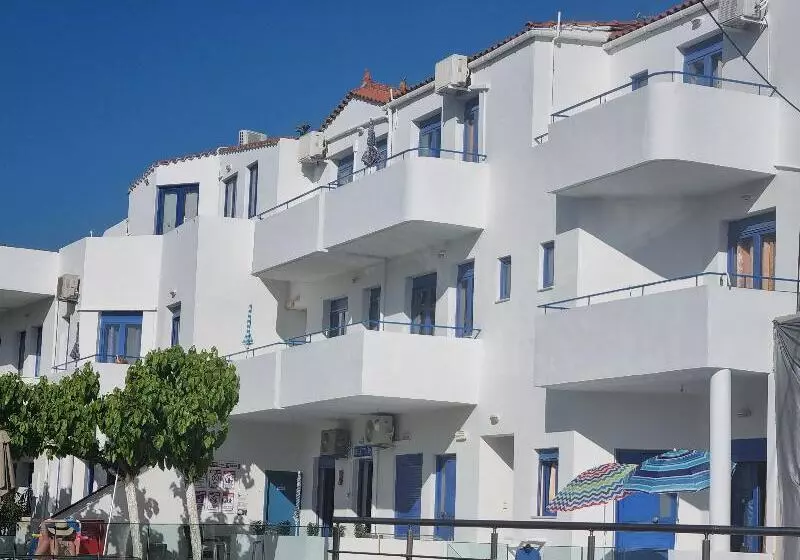 Leonidas Studios & Apartments