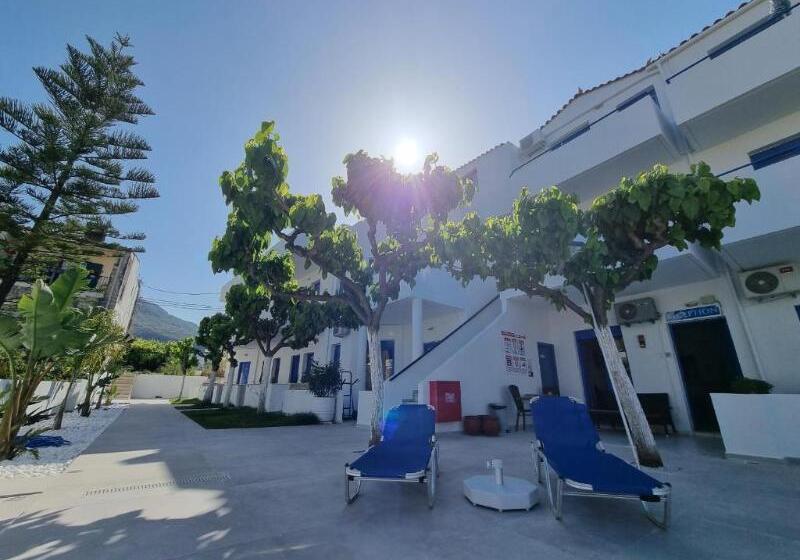 Leonidas Studios & Apartments