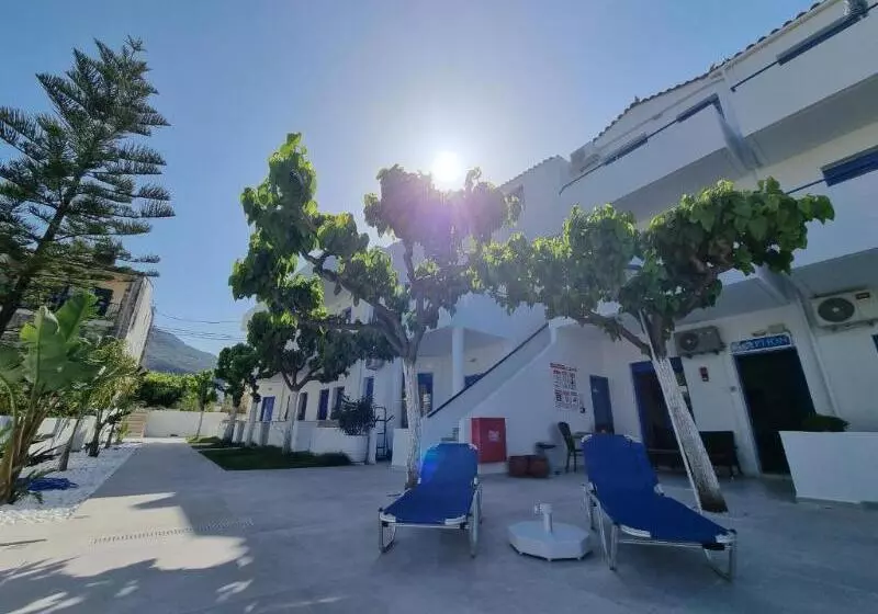 Leonidas Studios & Apartments