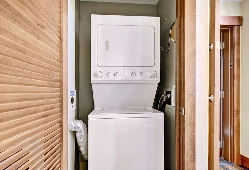 One Ski Hill, A Rockresort