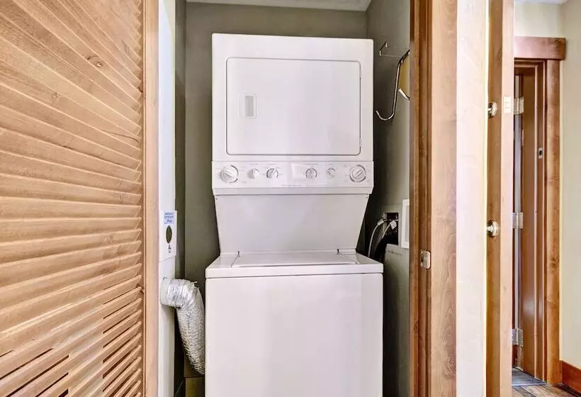 One Ski Hill, A Rockresort