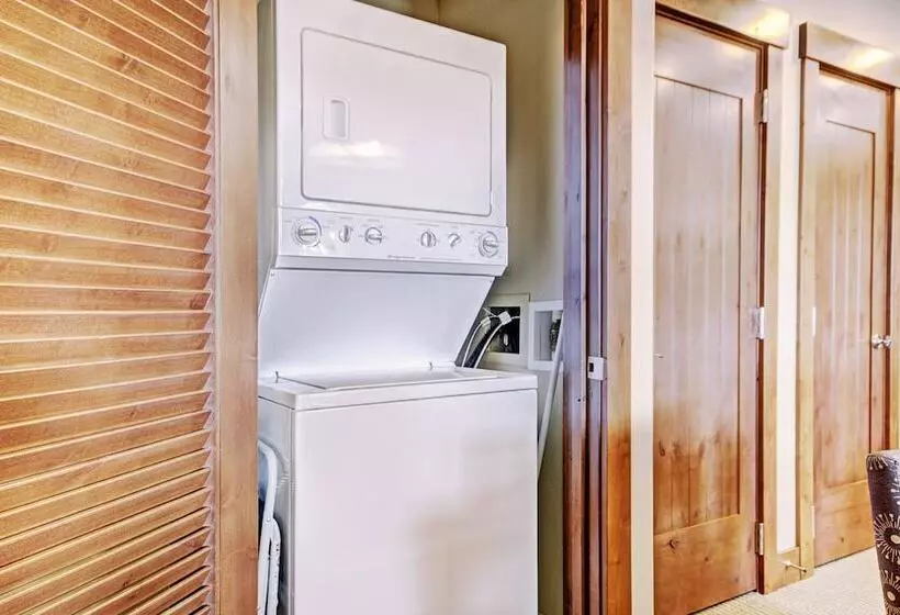 One Ski Hill, A Rockresort