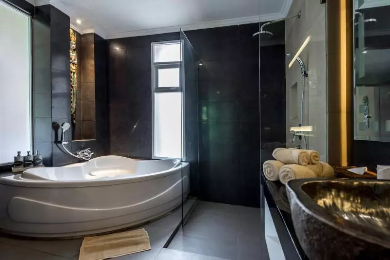 Green Field Hotel And Restaurant