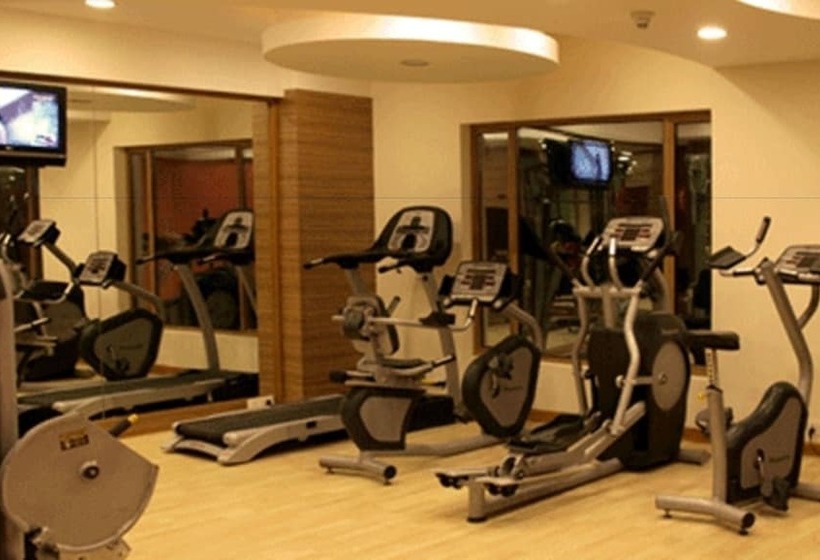 בית מלון כפרי The Cambay Grand