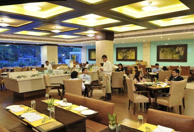 בית מלון כפרי The Cambay Grand