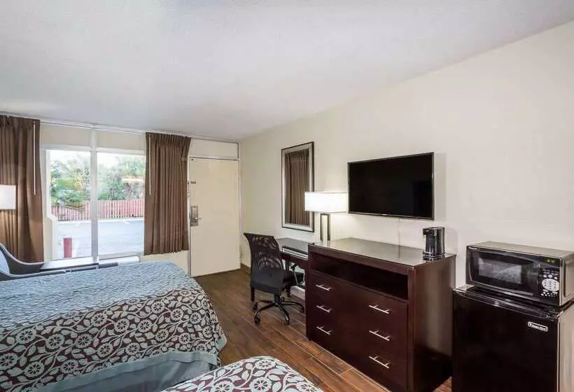 ホテル Days Inn By Wyndham Melbourne