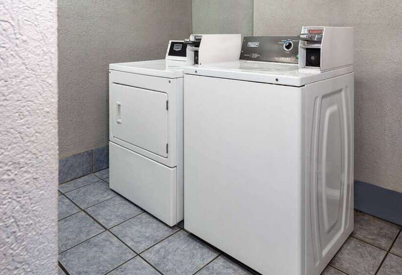 ホテル Days Inn By Wyndham Melbourne