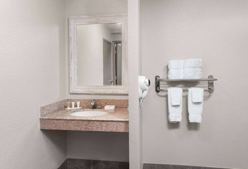 ホテル Days Inn By Wyndham Melbourne