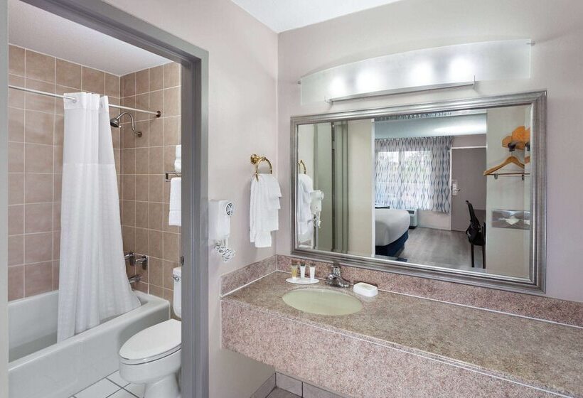 ホテル Days Inn By Wyndham Melbourne