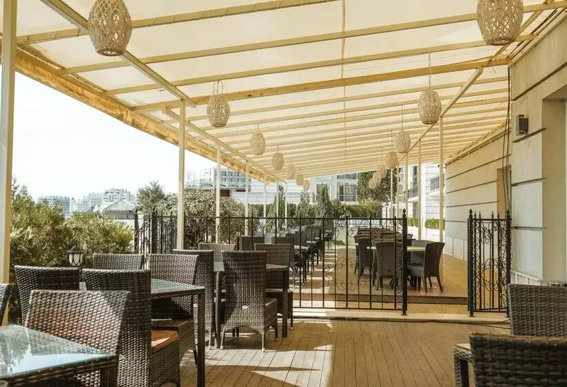 هتل Festa Pomorie Resort