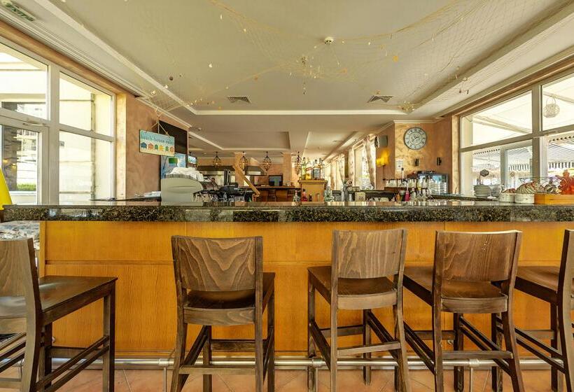 هتل Festa Pomorie Resort