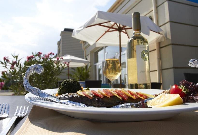 هتل Festa Pomorie Resort