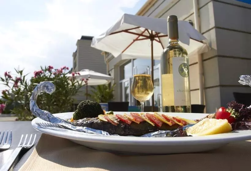 هتل Festa Pomorie Resort