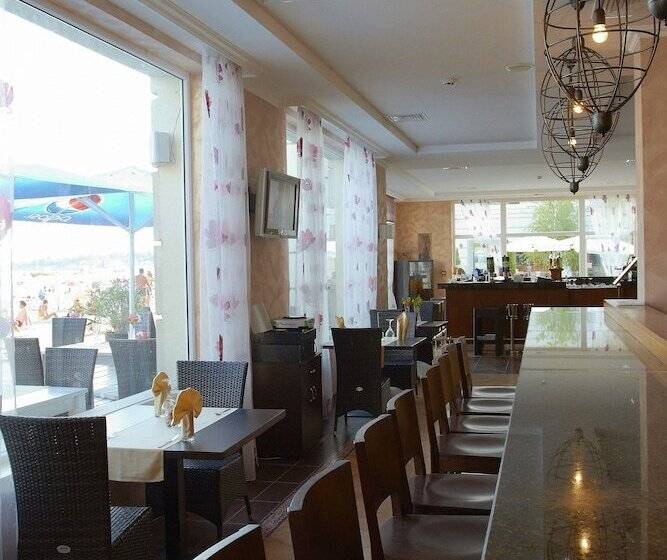 هتل Festa Pomorie Resort