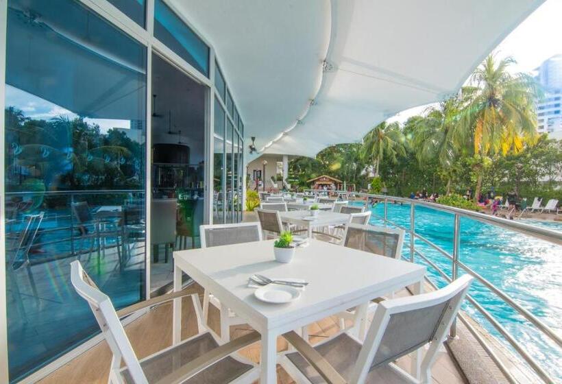 Отель Flamingo By The Beach Penang