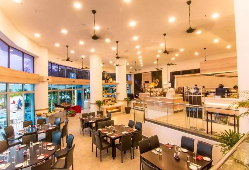 Отель Flamingo By The Beach Penang
