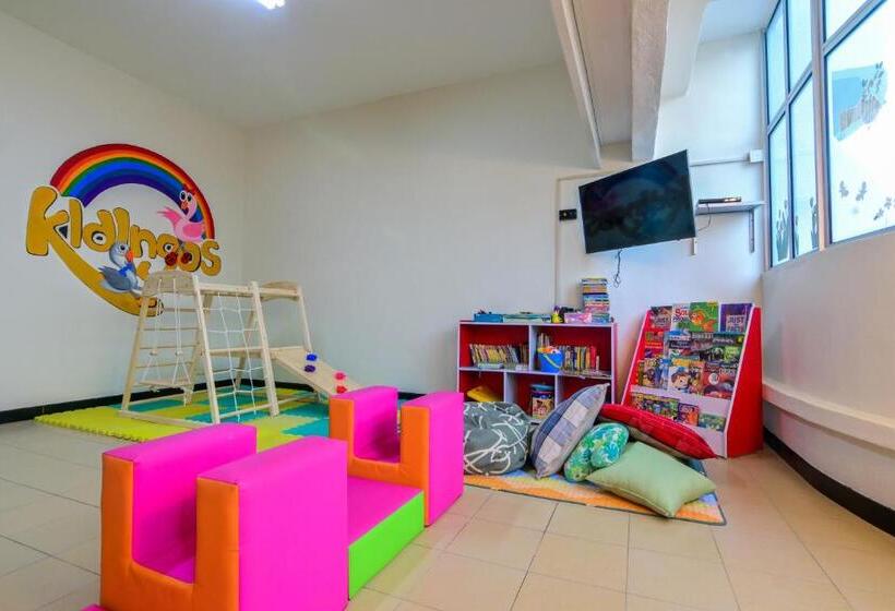 Отель Flamingo By The Beach Penang