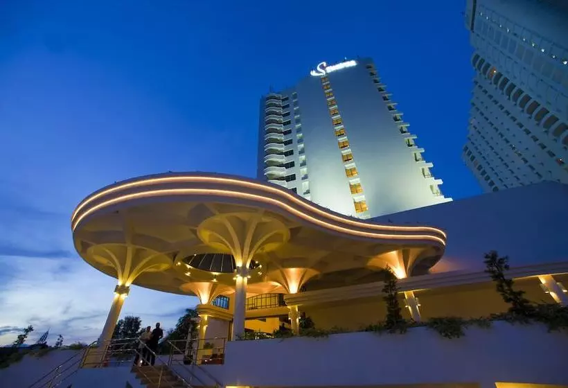 Отель Flamingo By The Beach Penang