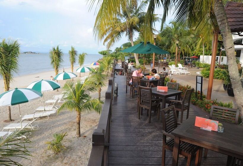 Отель Flamingo By The Beach Penang