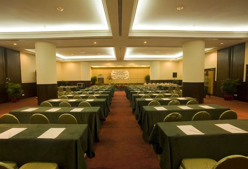 Отель Flamingo By The Beach Penang