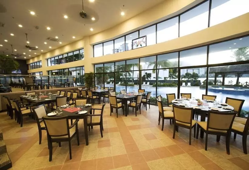 Отель Flamingo By The Beach Penang